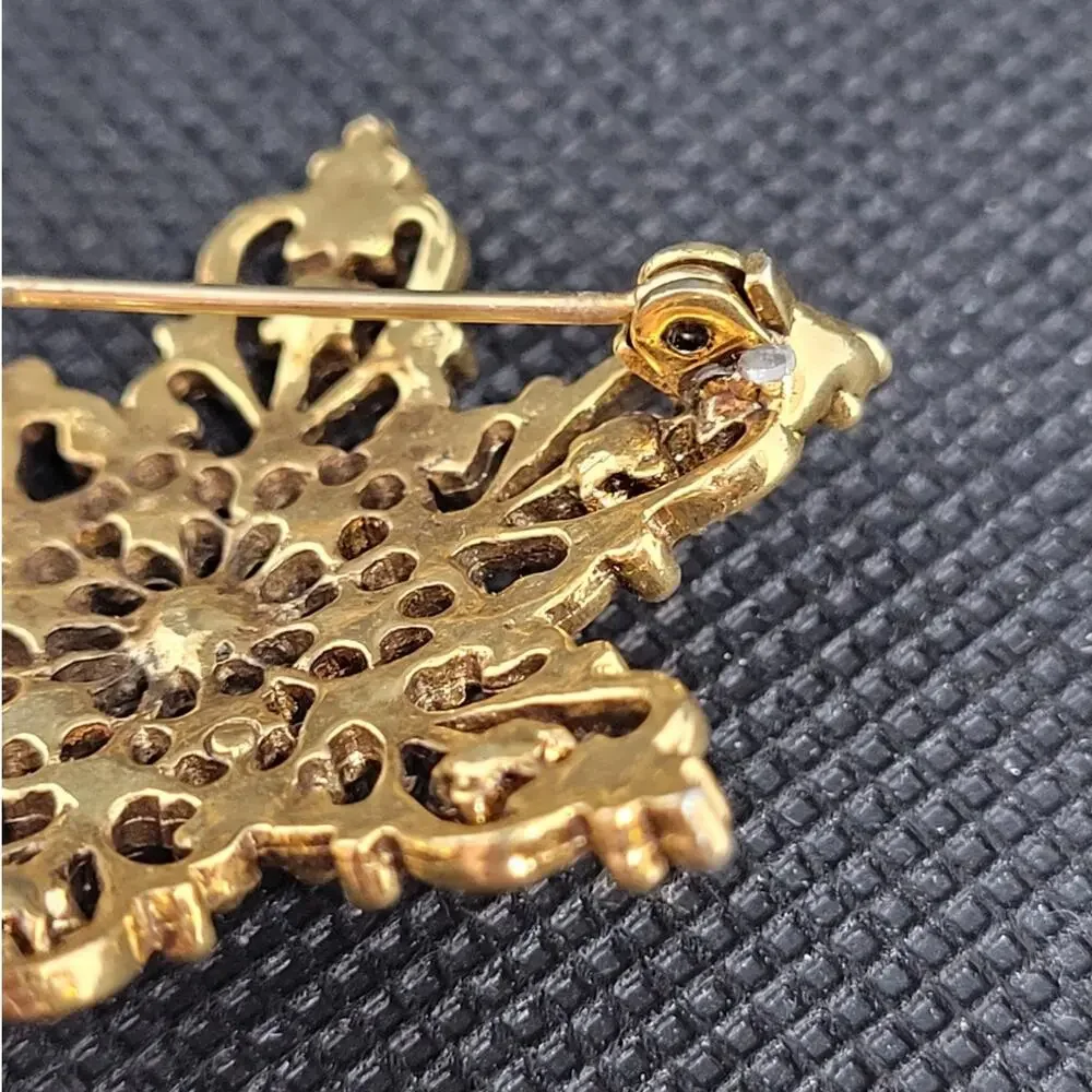 Gold-Plated Vintage Starburst Brooch Faceted Green Stone –‎ Retro Chic Accessory